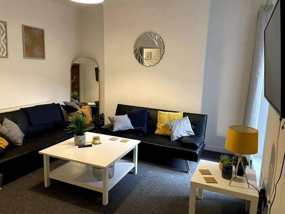 Whole House - Fast Wifi & Free Parking - Contractor Friendly By Irwell Stays Manchester Exterior photo